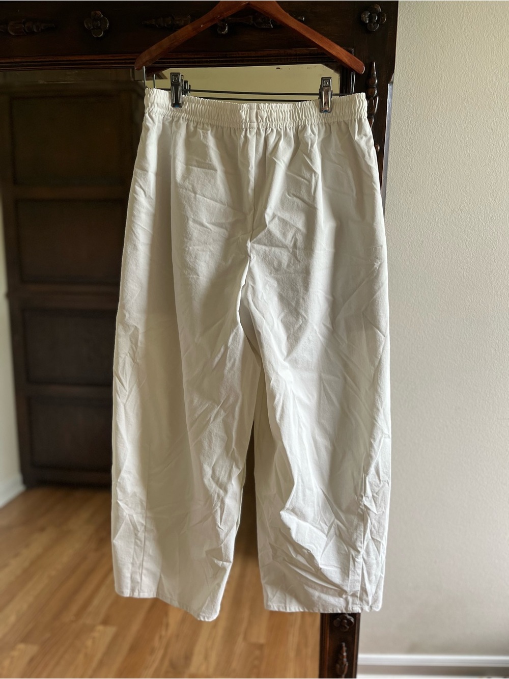 White Balloon Pants - Picture 2 of 3